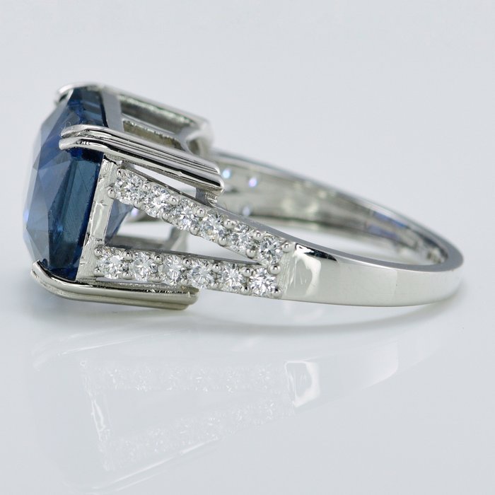 Ring Platin -  10.98ct. tw. Safir - Diamant - Eksklusiv safirring