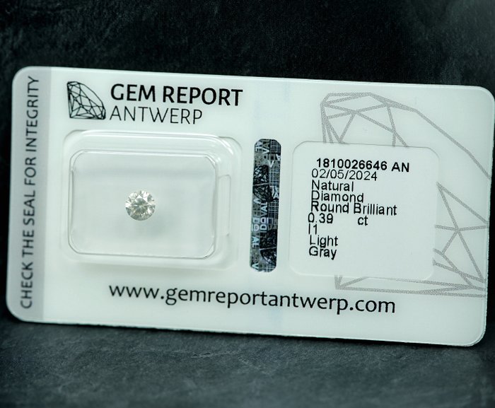 Ingen mindstepris - 1 pcs Diamant  (Naturfarvet)  - 0.39 ct - Light Grå - I1 - Gem Report Antwerp (GRA)