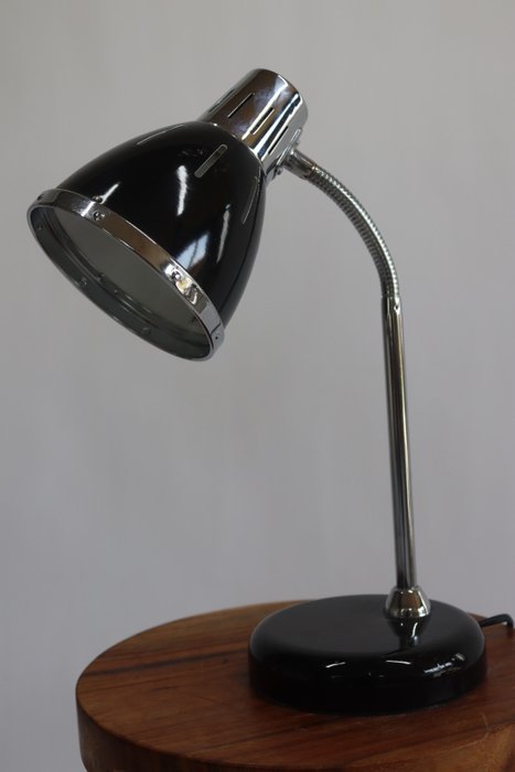 AI  E (Grundig) - Skrivebordslampe - Type HD2812 - Metal