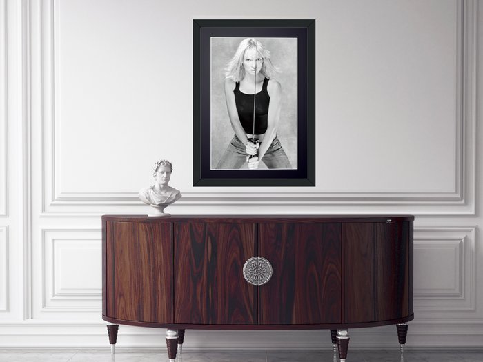 Kill Bill - Uma Thurman - Fine Art Photography - Luxury Wooden Framed 70X50 cm - Limited Edition Nr 01 of 30 - Serial ID 16985 - Original Certificate (COA), Hologram Logo Editor and QR Code - 100% New items.Original Certificate