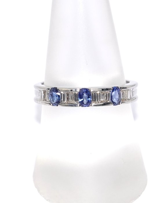 Ring - 14 karat Hvidguld -  0.93ct. tw. Diamant (Natur)  - Safir - Gratis ændring af størrelse EU 52-62