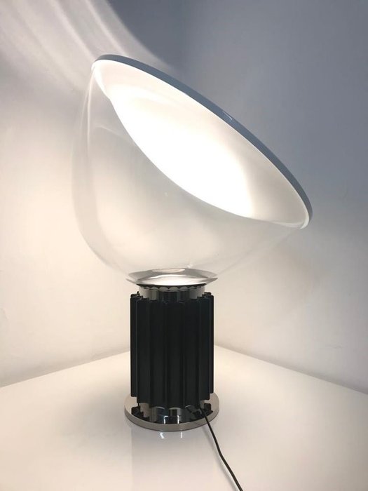 Flos - Achille and Pier Giacomo Castiglioni - Bordlampe - Hold kæft - Metal, glas