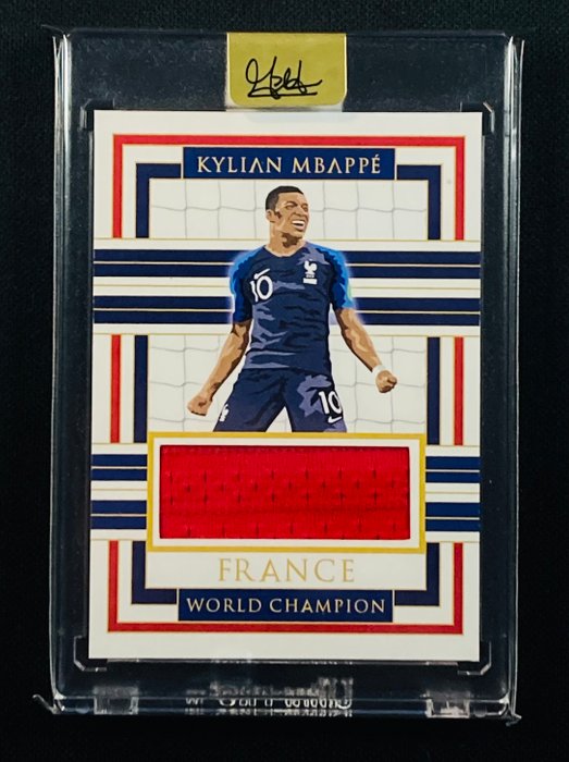 2024 Custom World Series - Kylian Mbappé - Limited Edition /25 - Signed by The Artist - Player Worn Jersey Patch - 1 Card - Næsten så god som ny (NM)