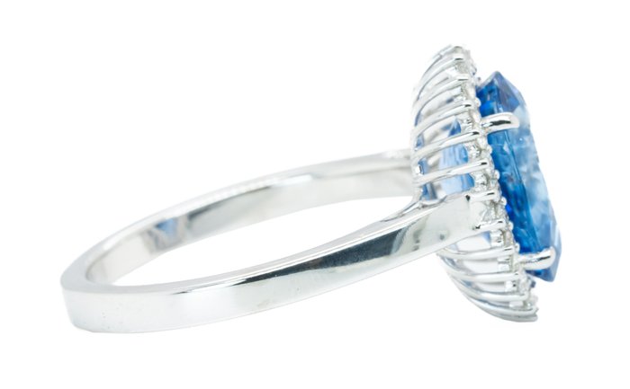 Ring - 18 kraat Hvidguld, 'Cornflower Blue' (Ceylon) -  4.09ct. tw. Safir - Diamant - 0,24 ct - VS