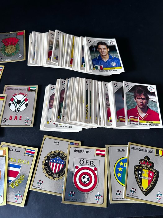 Panini - World Cup Italia 90 - All different - Including 18 badges - 265 Loose stickers