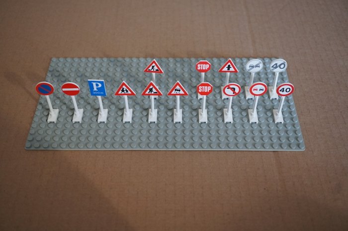 Lego - Classic Town - Roadsigns - 1980-1990