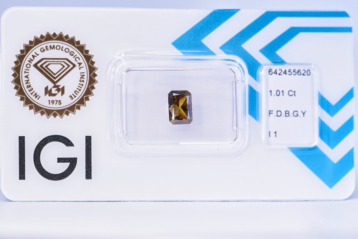 Ingen mindstepris - 1 pcs Diamant  (Naturfarvet)  - 101 ct - Radiant - Fancy dark Brunlig Grønlig Gul - I1 - International Gemological Institute (IGI)