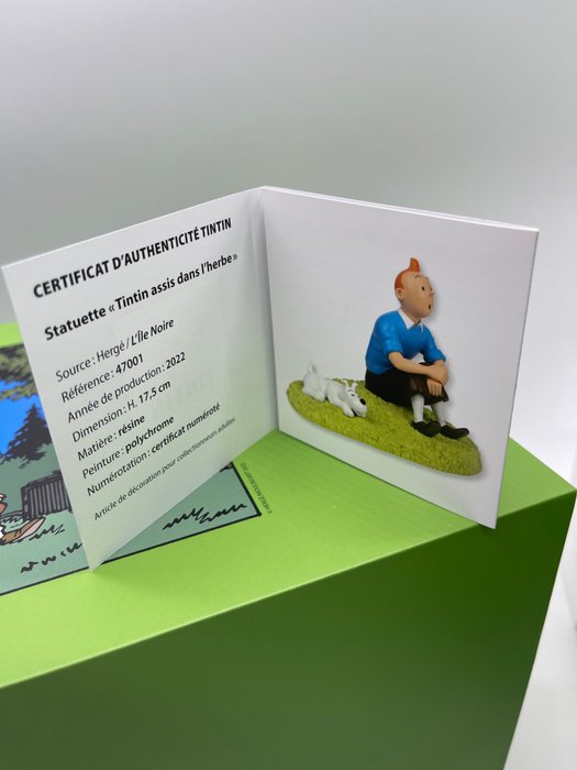 Statuette Moulinsart 47001 - Tintin assis dans l'herbe - 1 Figurine - Moulinsart - 2022