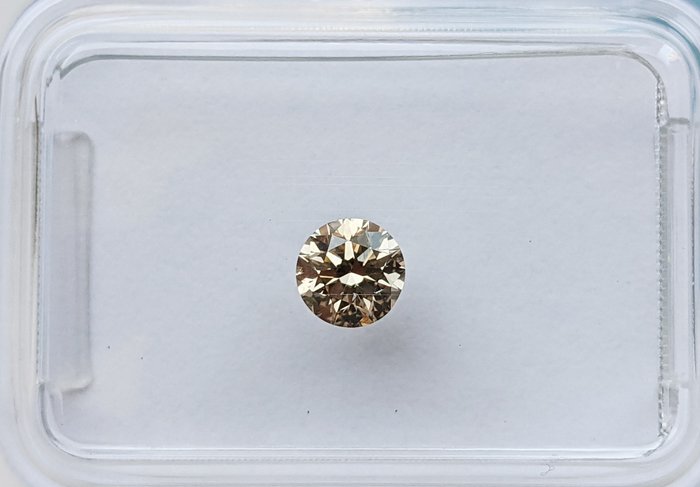 Ingen mindstepris - 1 pcs Diamant  (Naturfarvet)  - 0.30 ct - Rund - Fancy light Brun - SI1 - International Gemological Institute (IGI)