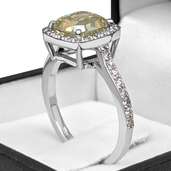 Ring - 18 kraat Hvidguld -  3.63ct. tw. Gul Diamant (Naturfarvet) - Diamant