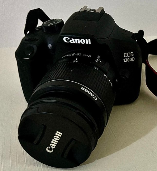 Canon EOS 1300D + EF-S 18-55MM F/35-56 IS II Digitalt refleks kamera (DSLR)