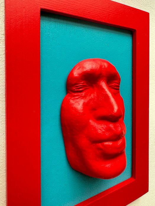 Gregos (1972) - Small red kiss on blue light background-red frame