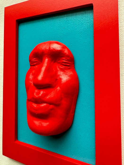 Gregos (1972) - Small red kiss on blue light background-red frame