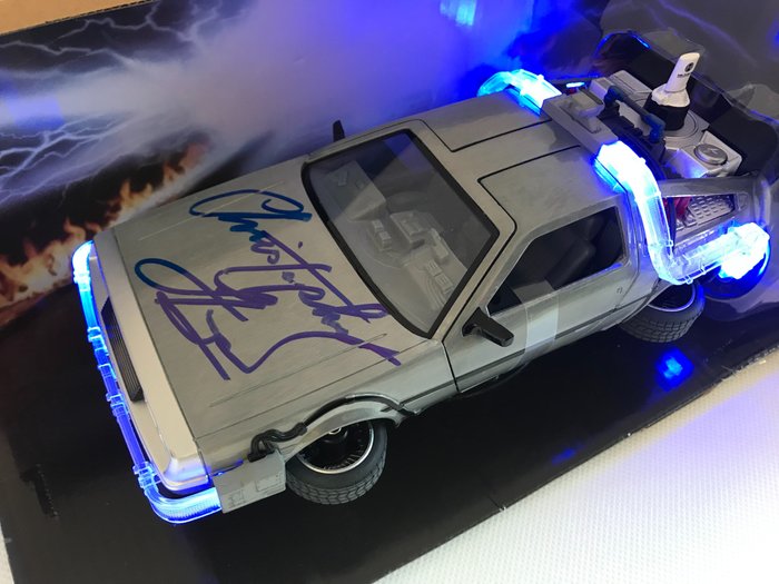 Tilbage til fremtiden - Signed by Christopher Lloyd ( Dr. Emmett "Doc" Brown ) Signed DeLorean Model Car