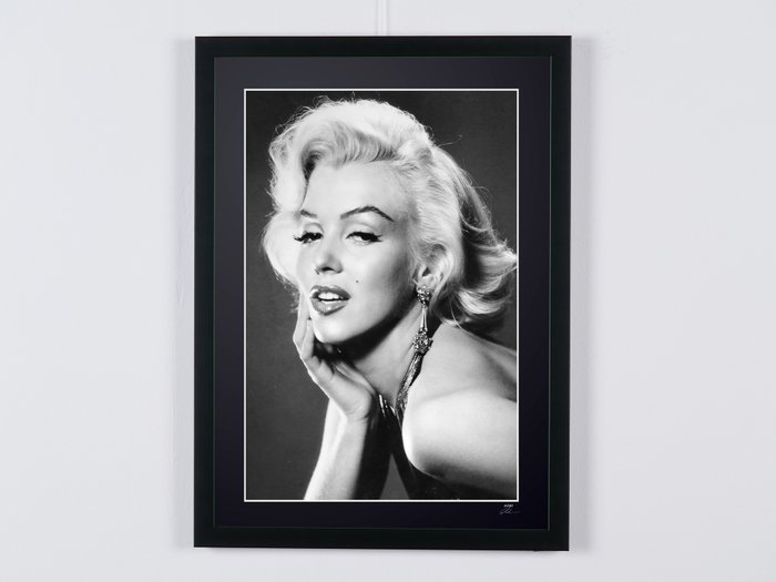 How to Marry a Millionaire 1953 - Marilyn Monroe - Luxury Wooden Framed 70X50 cm - Limited Edition Nr 04 of 30 - Serial ID 30313 - - Original Certificate (COA) Hologram Logo Editor and QR Code