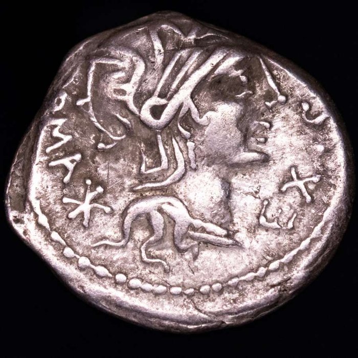 Romerska republiken. M. Sergius Silus, 116-115 BC. Denarius minted in Rome in 116-115 B.C.  galloping left, shield on right arm, sword and severed head in left  (Ingen mindstepris)