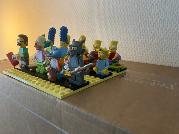 Lego - Minifigurer - 71005  71009 : respectievelijk 12 en 14 Minifiguren - Simpsons : uit serie 1  2