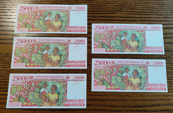 Madagaskar. - 5 x 25000 Francs ND (1998-2003) - Pick 82  (Ingen mindstepris)