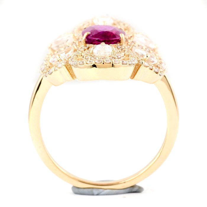 Ring - 14 karat Gulguld -  3.55ct. tw. Rubin - Safir