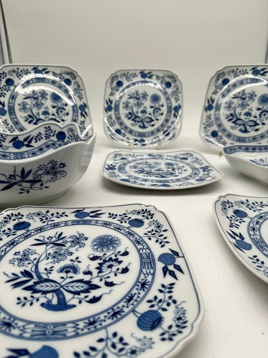 Hutschenreuther Zwiebelmuster Porzellan - 6 Teller  2 Schalen, Sammlerstücke - Middagstallerken (8) - Porcelæn