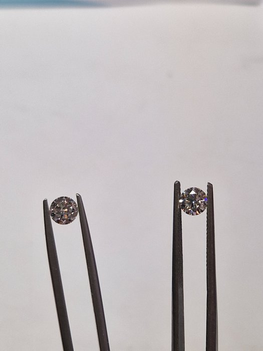 2 pcs Diamant  (Natur)  - 140 ct - Rund - F - VS2 - Gemological Institute of America (GIA)