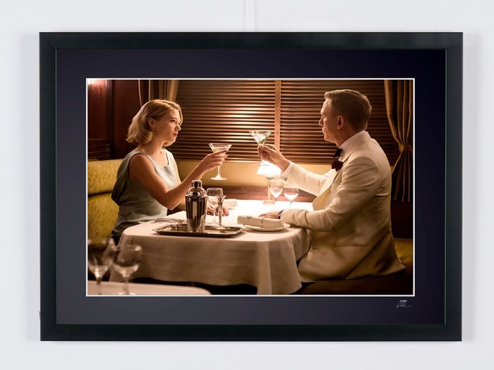 James Bond 007: Spectre - Daniel Craig as « James Bond 007 » , Léa Seydoux as « Madeleine Swann » - Wooden Framed 70X50 cm - Limited Edition Nr 05 of 50 - Serial ID 20068 - Original Certificate (COA), Hologram Logo Editor and QR Code - 100% New items.