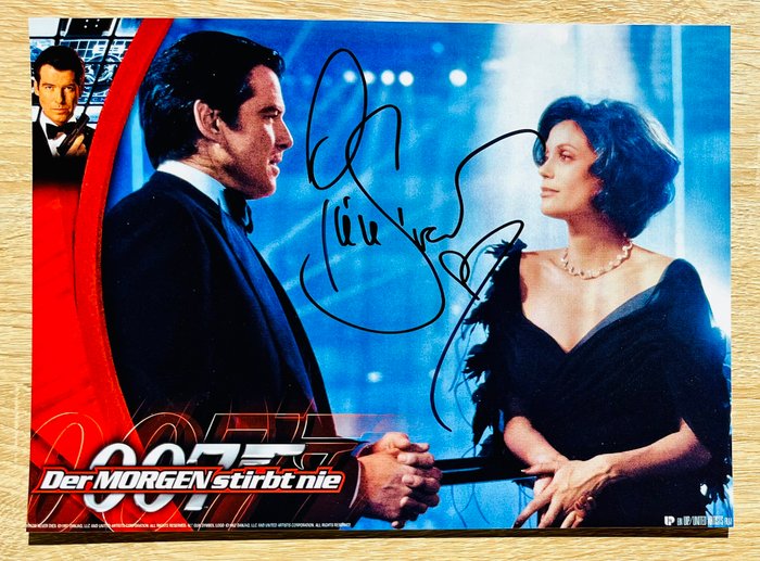 James Bond 007: Tomorrow Never Dies - Pierce Brosnan, signed with COA