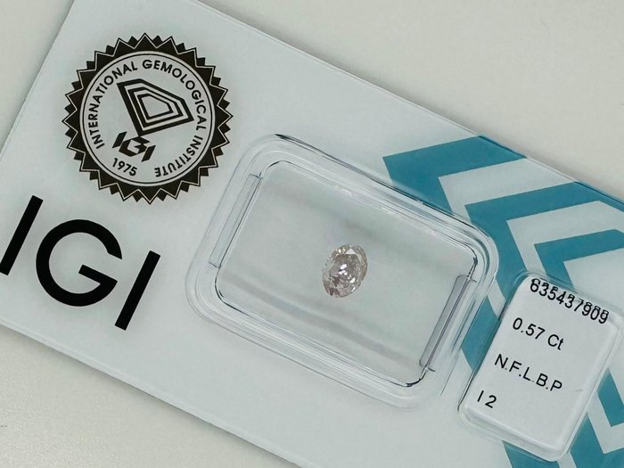 1 pcs Diamant  (Naturfarvet)  - 057 ct - Oval - Fancy light Brunlig Lyserød - I2 - International Gemological Institute (IGI)