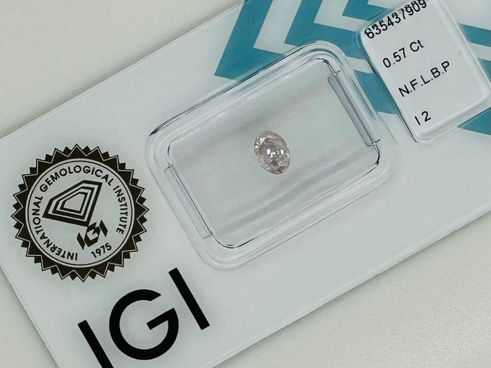 1 pcs Diamant  (Naturfarvet)  - 057 ct - Oval - Fancy light Brunlig Lyserød - I2 - International Gemological Institute (IGI)