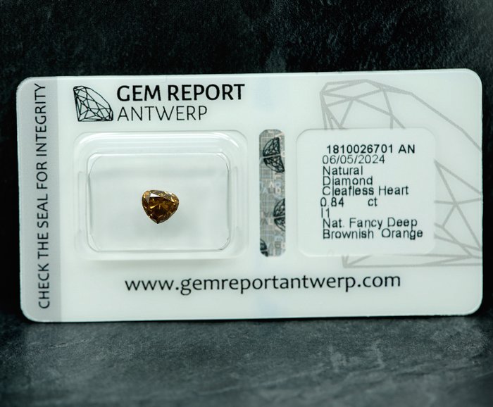 Ingen mindstepris - 1 pcs Diamant  (Naturfarvet)  - 0.84 ct - Fancy deep Brunlig Orange - I1 - Gem Report Antwerp (GRA)