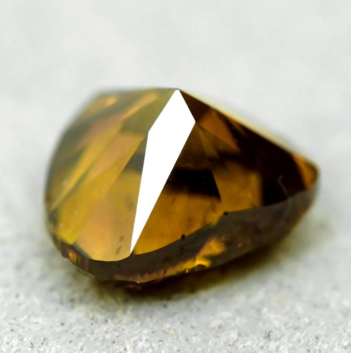 Ingen mindstepris - 1 pcs Diamant  (Naturfarvet)  - 0.84 ct - Fancy deep Brunlig Orange - I1 - Gem Report Antwerp (GRA)