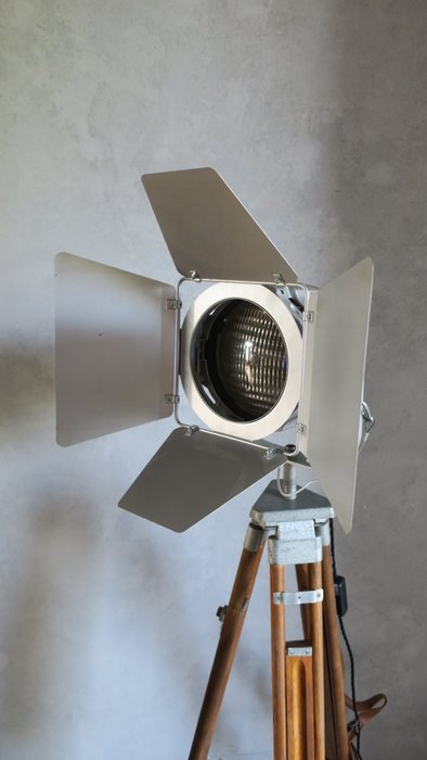 Theater Lamp - Gulvlampe - Aluminium, Stål, Træ