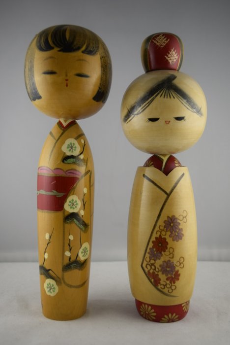 To Vintage Kokeshi lavet af Hosaka Yukio - Træ - Japan - Shōwa-periode (1926-1989)