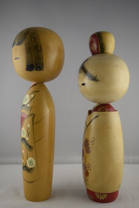 To Vintage Kokeshi lavet af Hosaka Yukio - Træ - Japan - Shōwa-periode (1926-1989)