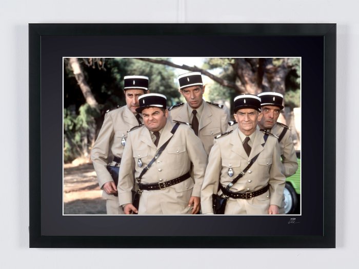 Le gendarme et les extra-terrestres - 1979 - Louis de Funes as " chef Ludovic Cruchot" - Fine Art Photography - Luxury Wooden Framed 70X50 cm - Limited Edition Nr 01 of 30 - Serial ID 30378 - Original Certificate (COA), Hologram Logo Editor and QR Code - 100% New items.de