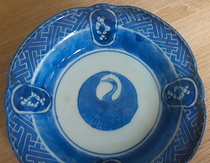 Fad - Porcelæn, Sjælden porcelæn 受け皿, Ko-sometsuke, Sacred Crane (鶴) EDO, omkring 1750.