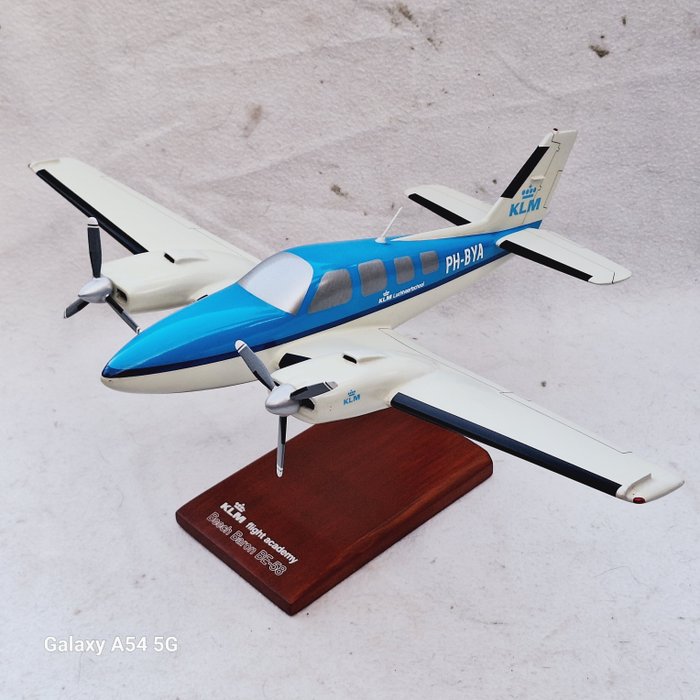 TMC - Maquette - KLM Luchtvaartschool PH-BYA Beechcraft Baron BE-58 - Træ