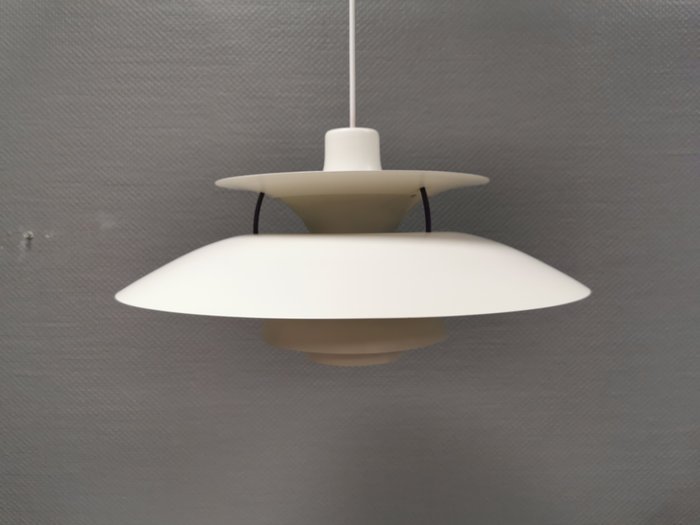 Louis Poulsen - Poul Henningsen - Lampe - PH 5 - Metal