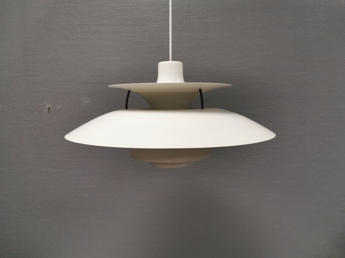 Louis Poulsen - Poul Henningsen - Lampe - PH 5 - Metal