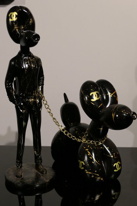 Rich'ART - Le maître et son chien version "Chanel N°5 Noir et Or" - Série limitée - Numéro 1/10