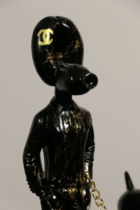 Rich'ART - Le maître et son chien version "Chanel N°5 Noir et Or" - Série limitée - Numéro 1/10