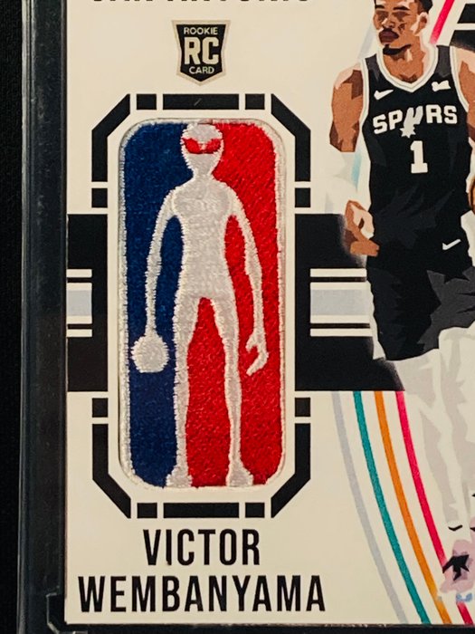 2024 Custom NBA Victor Wembanyama - Limited Edition /50 - Signed by The Artist - Alien Logo Patch - Rookie Card - 1 Card - Næsten så god som ny (NM)