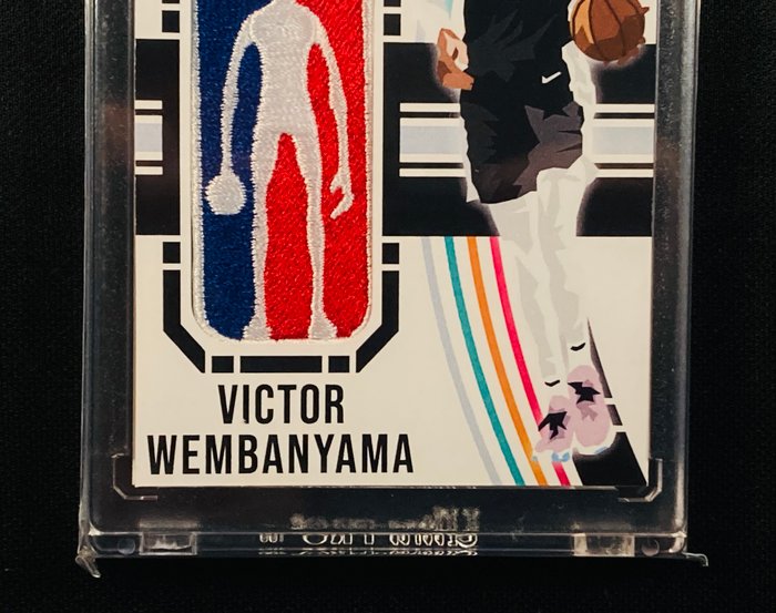 2024 Custom NBA Victor Wembanyama - Limited Edition /50 - Signed by The Artist - Alien Logo Patch - Rookie Card - 1 Card - Næsten så god som ny (NM)