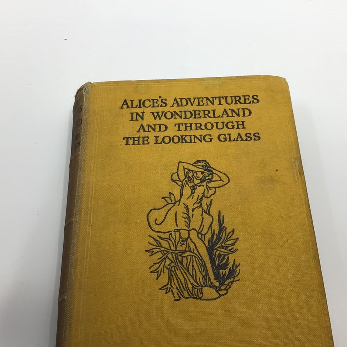 Lewis Carroll - Alice's Adventures in Wonderland and Through the Looking Glass - 1930