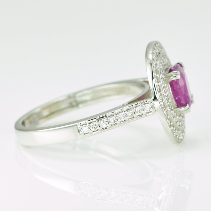 Ring Platin -  1.47ct. tw. Rubin - Diamant - Dobbelt Halo Ruby Ring