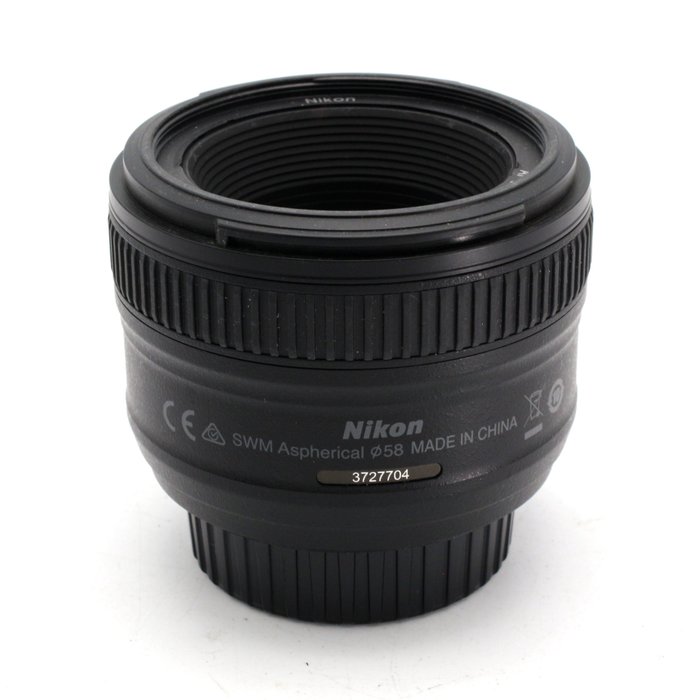 Nikon AF-S 50mm f/1.8G met HB-47 zonnekap en filter | Prime objektiv