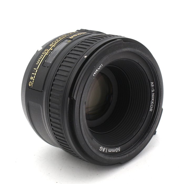 Nikon AF-S 50mm f/1.8G met HB-47 zonnekap en filter | Prime objektiv