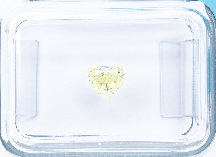 Ingen mindstepris - 1 pcs Diamant  (Natur)  - 0.49 ct - Hjerte - SI2 - International Gemological Institute (IGI) - Farvekvalitet: Y-Z