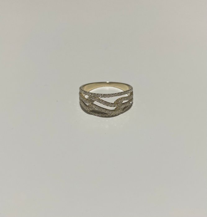 Ingen mindstepris - Ring - 14 karat Gulguld -  0.64ct. tw. - Diamant