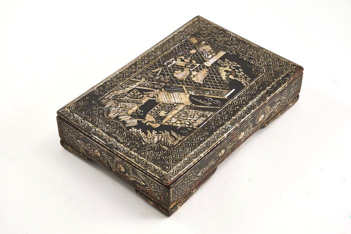 Antique Suzuri-bako Calligraphy Box Set with Mother-of-Pearl Inlay - Boks - Lakeret træ